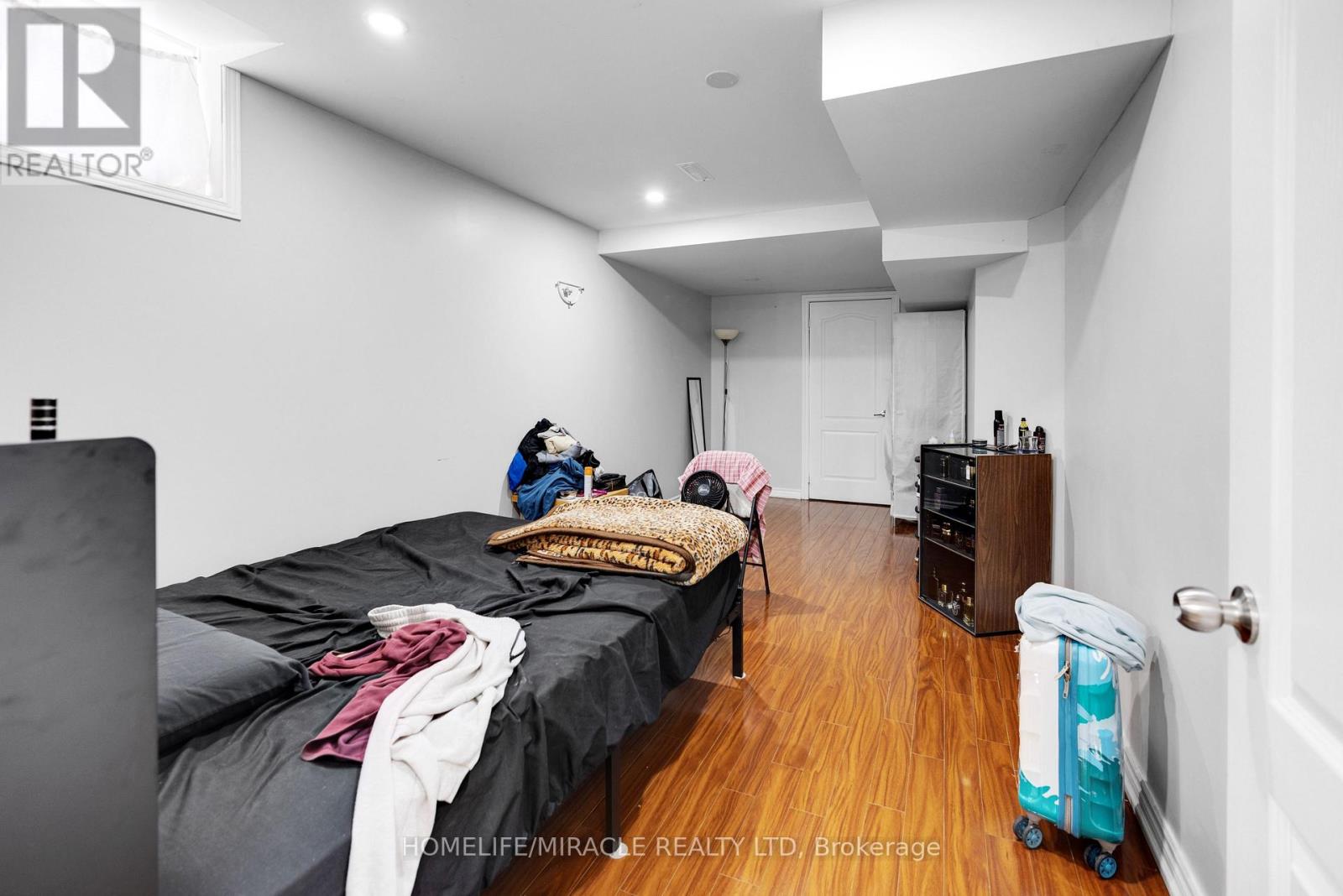 628 Twain Avenue, Mississauga, Ontario  L5W 0A3 - Photo 42 - W12494294