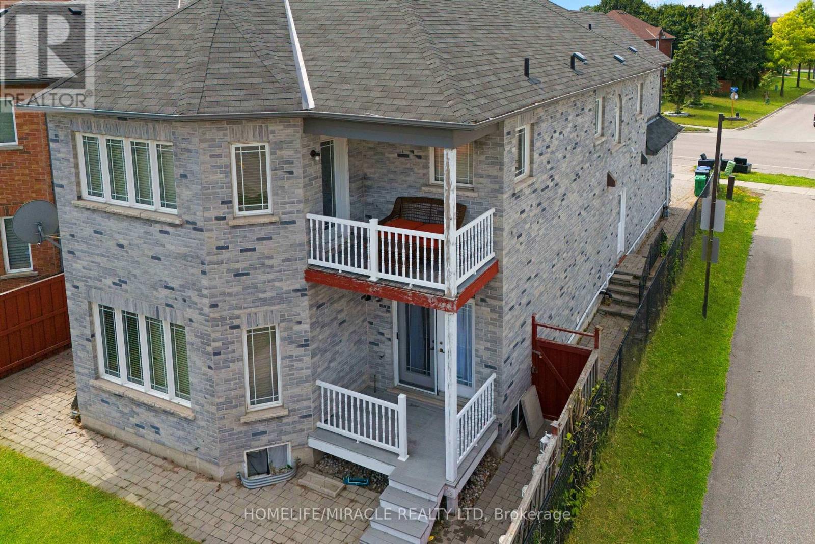 628 Twain Avenue, Mississauga, Ontario  L5W 0A3 - Photo 46 - W12494294