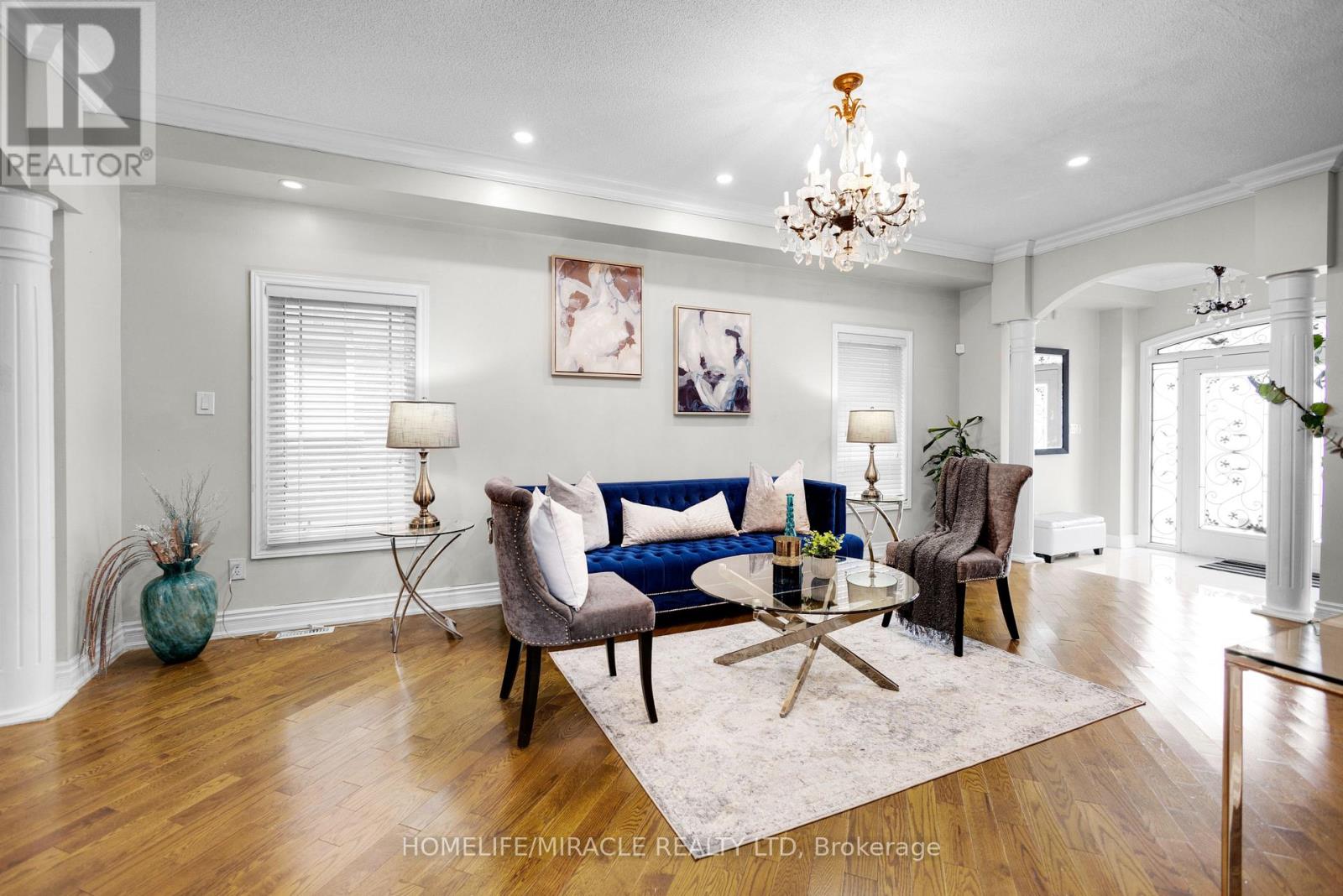 628 Twain Avenue, Mississauga, Ontario  L5W 0A3 - Photo 5 - W12494294