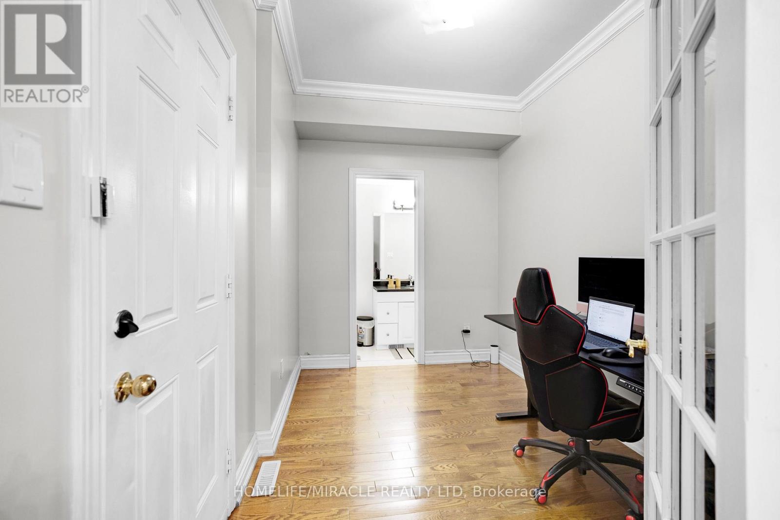 628 Twain Avenue, Mississauga, Ontario  L5W 0A3 - Photo 7 - W12494294