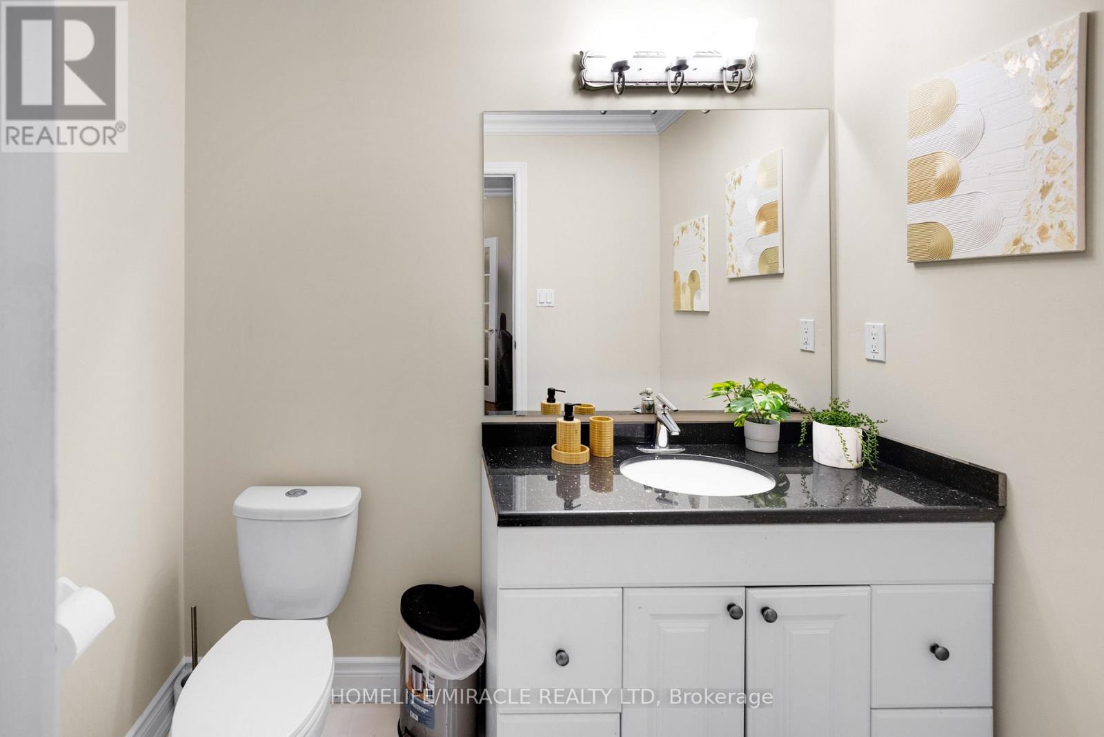 628 Twain Avenue, Mississauga, Ontario  L5W 0A3 - Photo 8 - W12494294