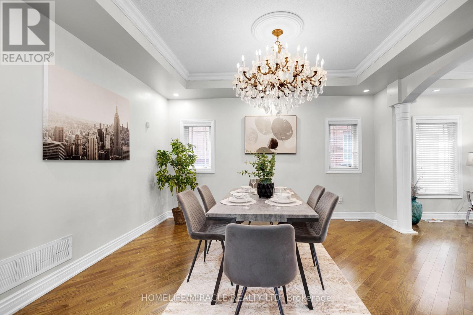 628 Twain Avenue, Mississauga, Ontario  L5W 0A3 - Photo 9 - W12494294