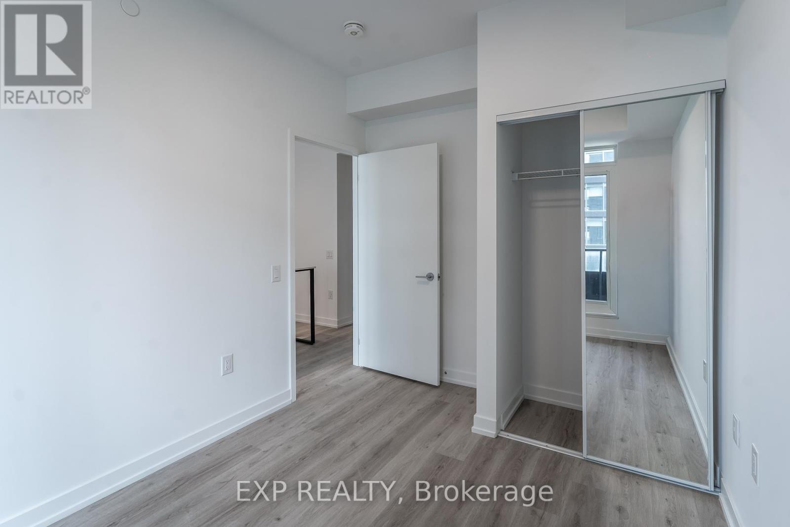 1111 - 395 Square One Drive, Mississauga, Ontario  L5B 0P6 - Photo 6 - W12494298