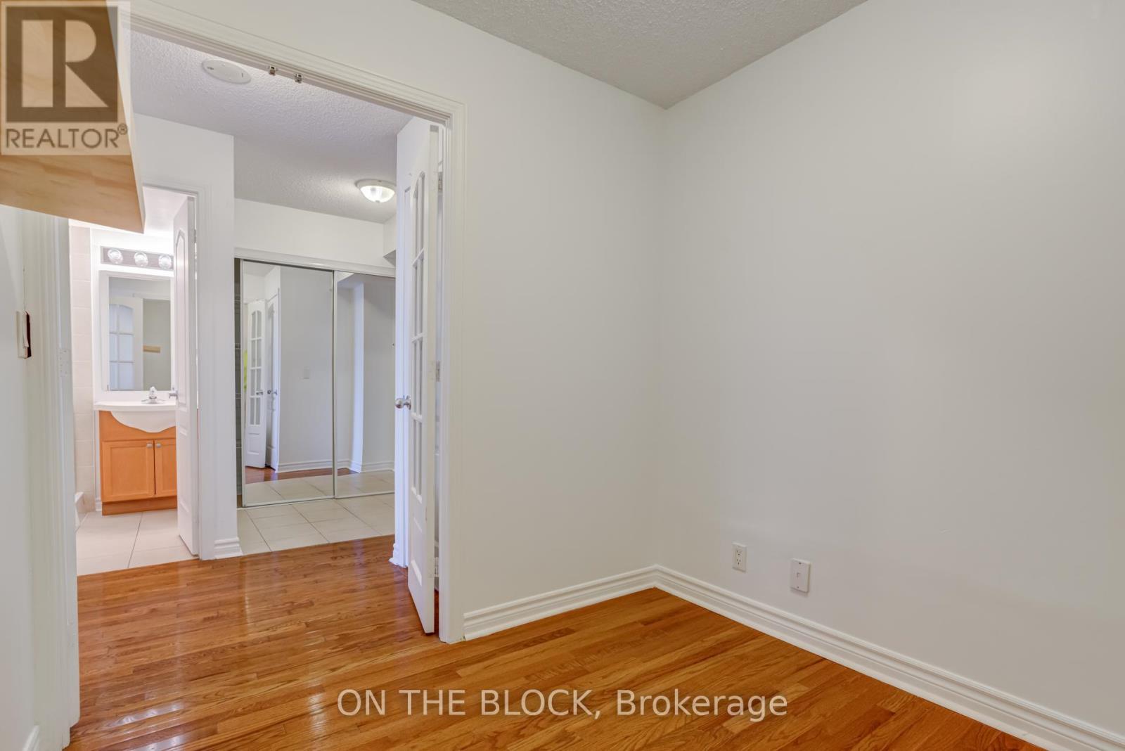 1604 - 33 Elm Drive W, Mississauga, Ontario  L5B 4M2 - Photo 18 - W12494302