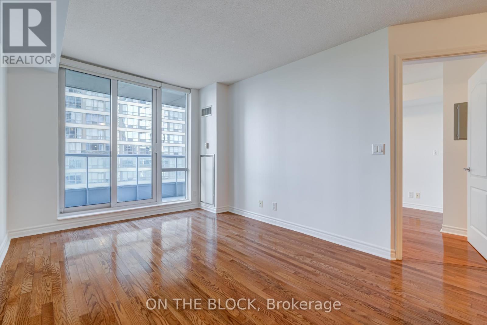 1604 - 33 Elm Drive W, Mississauga, Ontario  L5B 4M2 - Photo 5 - W12494302