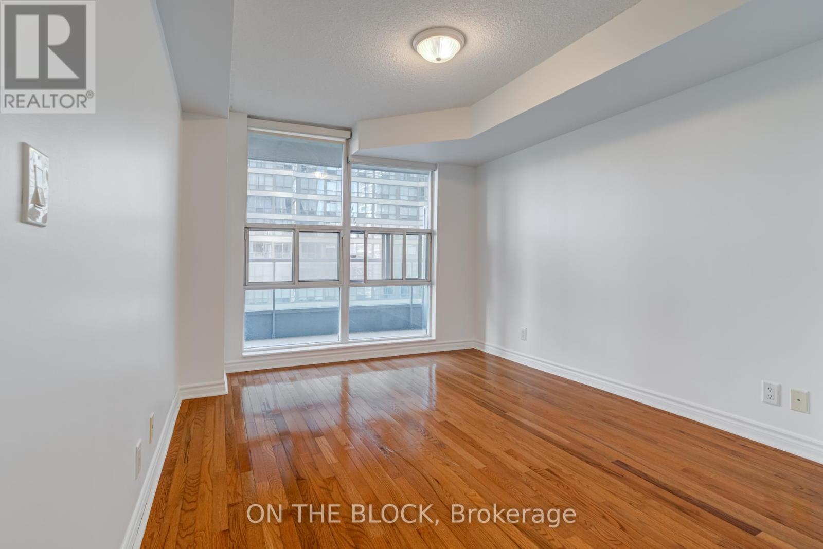 1604 - 33 Elm Drive W, Mississauga, Ontario  L5B 4M2 - Photo 11 - W12494304