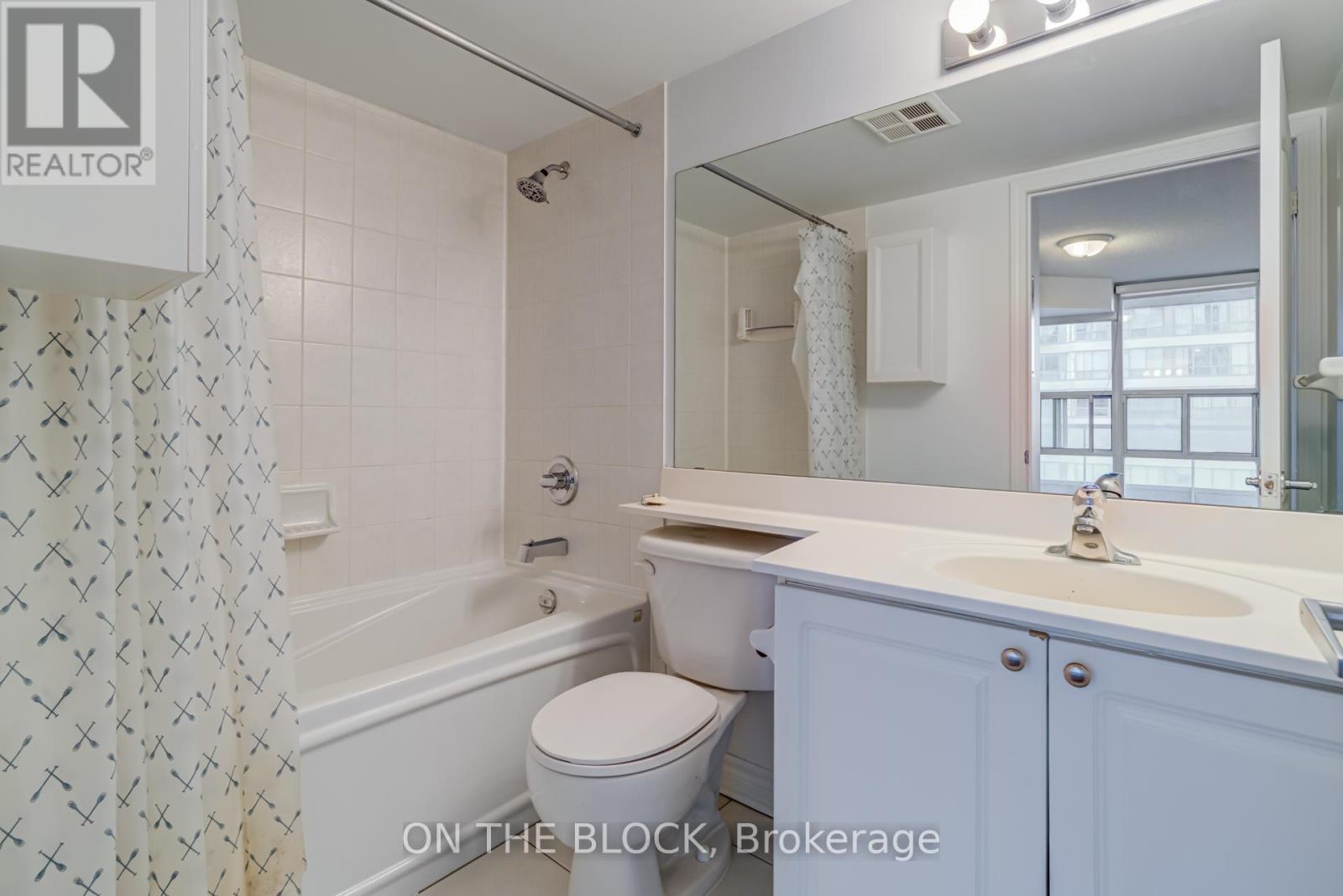 1604 - 33 Elm Drive W, Mississauga, Ontario  L5B 4M2 - Photo 13 - W12494304