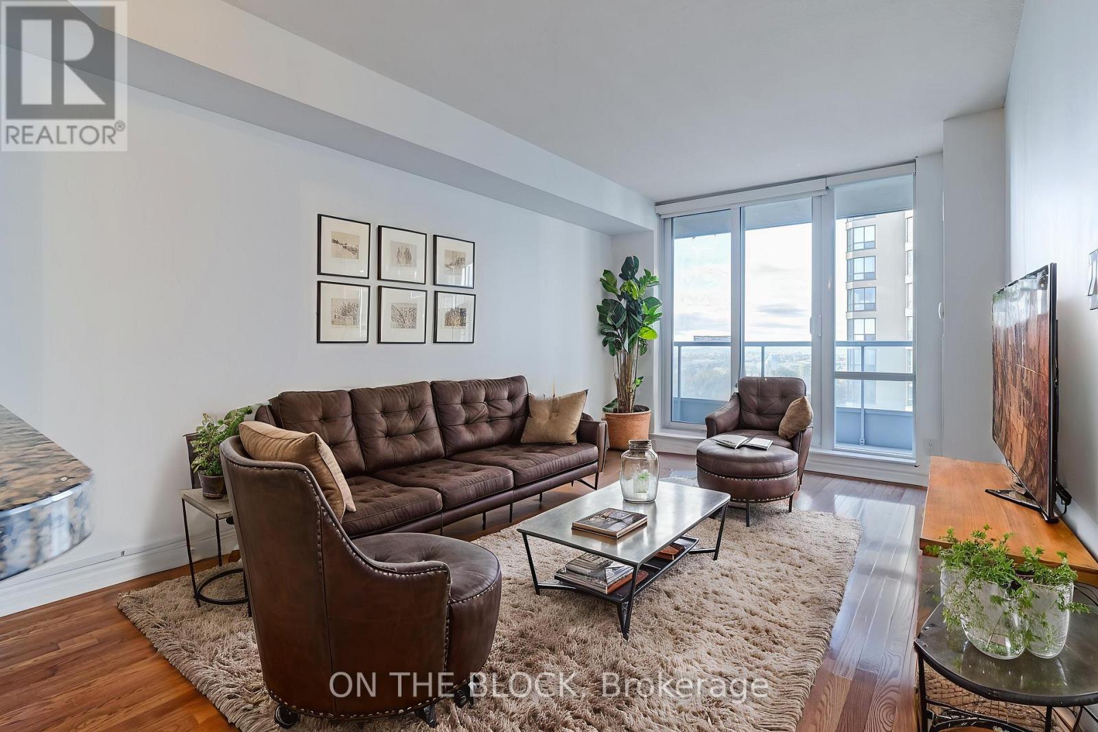 1604 - 33 Elm Drive W, Mississauga, Ontario  L5B 4M2 - Photo 3 - W12494304