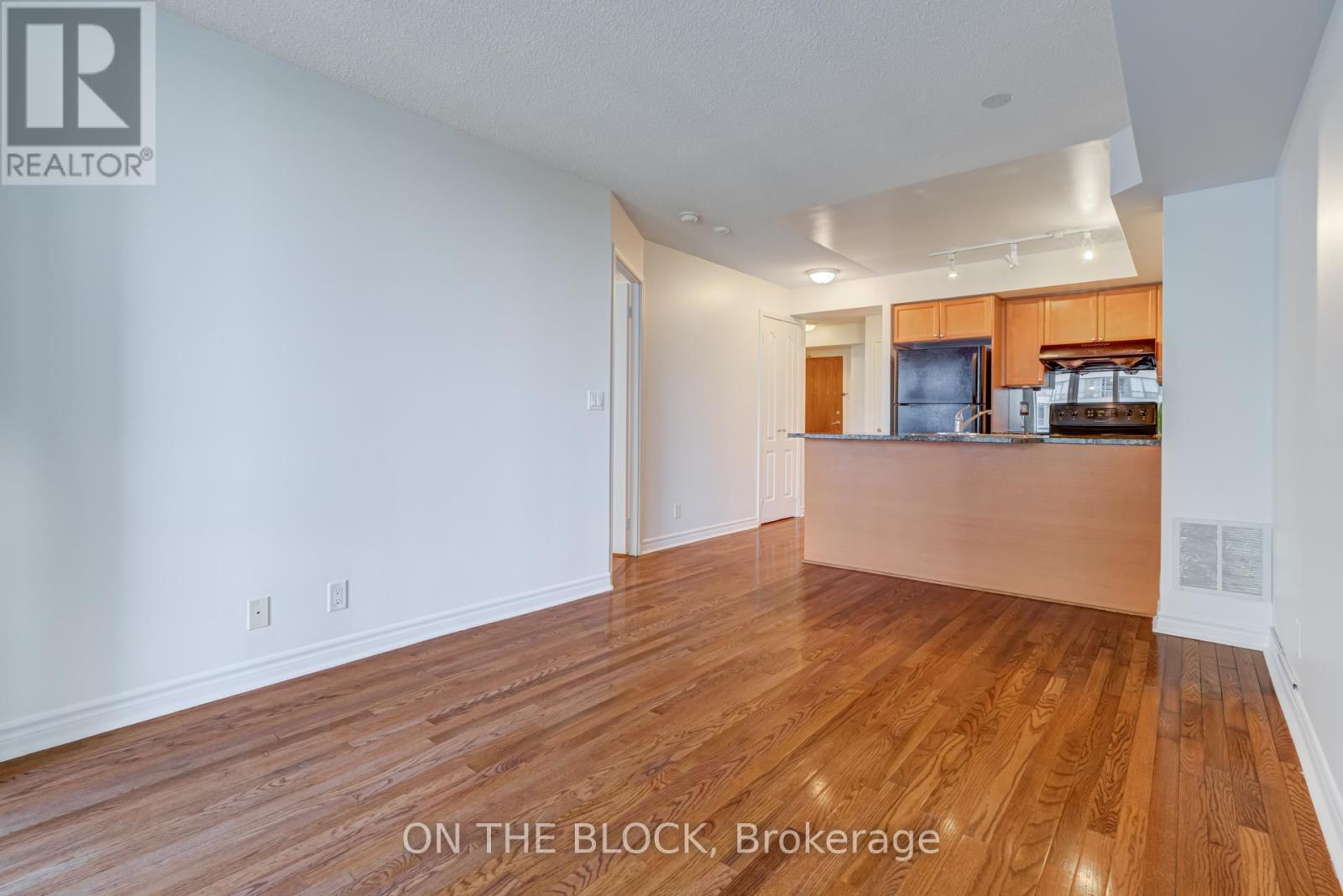 1604 - 33 Elm Drive W, Mississauga, Ontario  L5B 4M2 - Photo 6 - W12494304