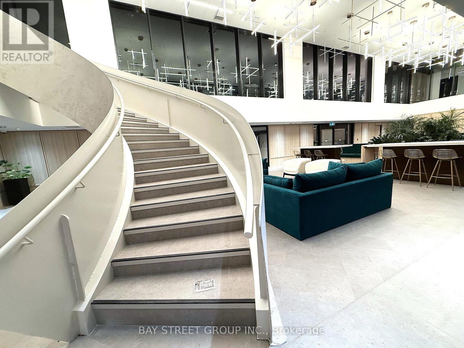 412 - 3071 Trafalgar Road, Oakville, Ontario  L6H 8C6 - Photo 2 - W12494306