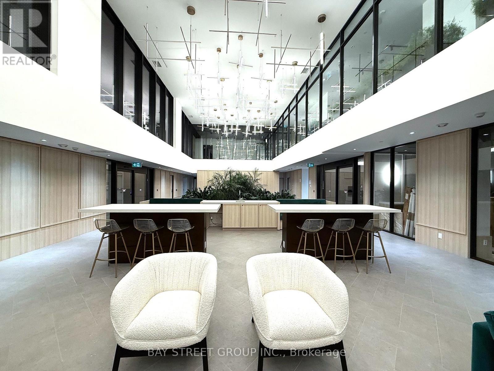 412 - 3071 Trafalgar Road, Oakville, Ontario  L6H 8C6 - Photo 3 - W12494306