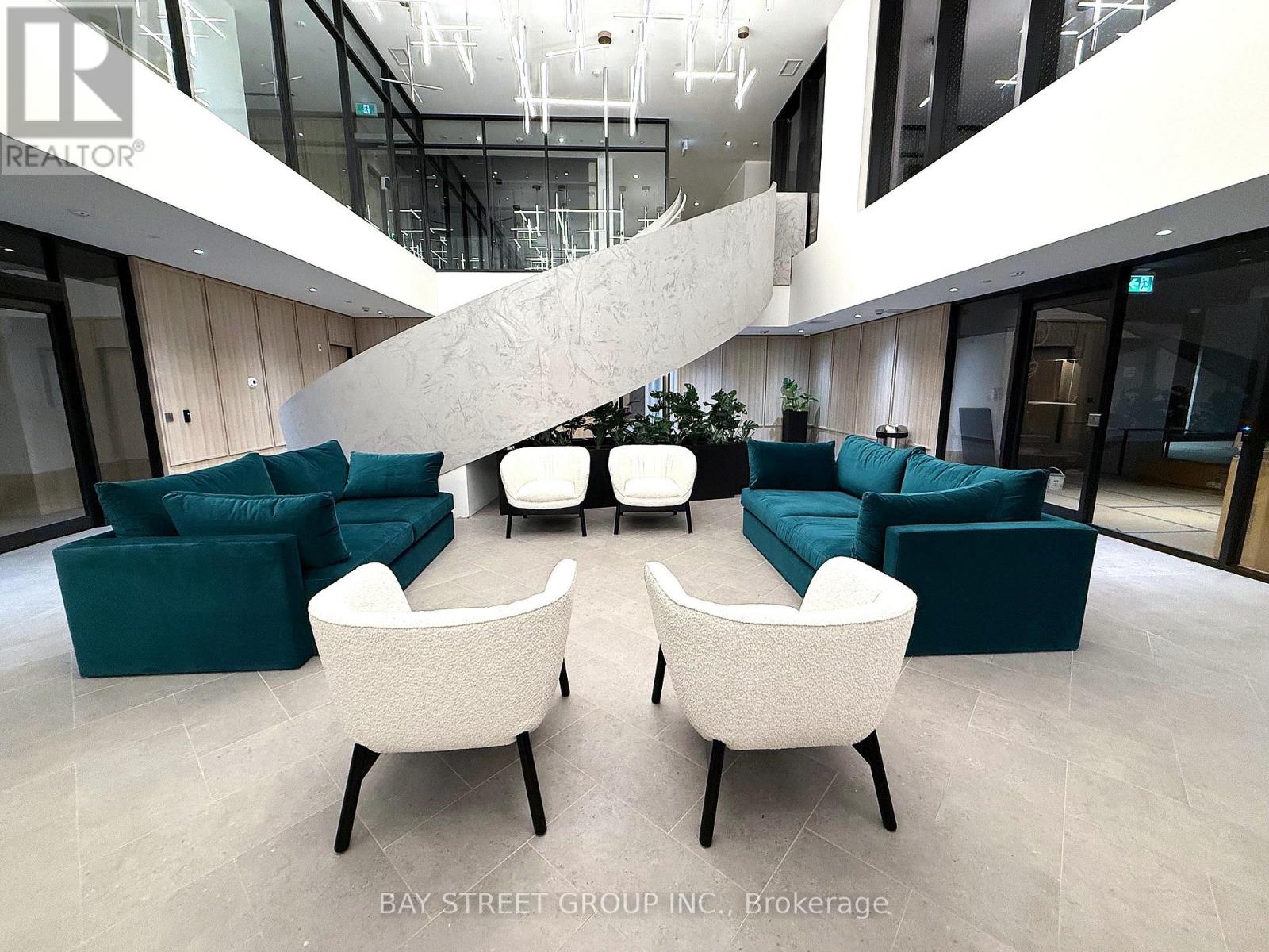 412 - 3071 Trafalgar Road, Oakville, Ontario  L6H 8C6 - Photo 4 - W12494306