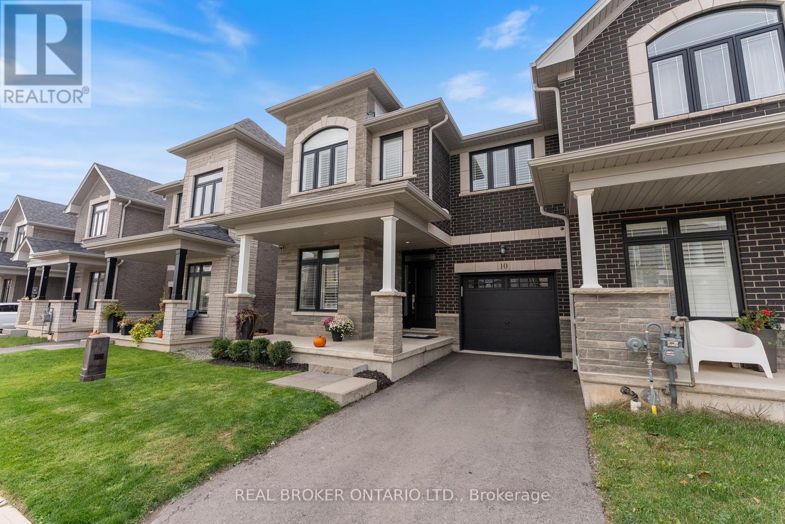 10 Granite Ridge Trail, Hamilton, Ontario  L8B 1Y4 - Photo 3 - X12494292