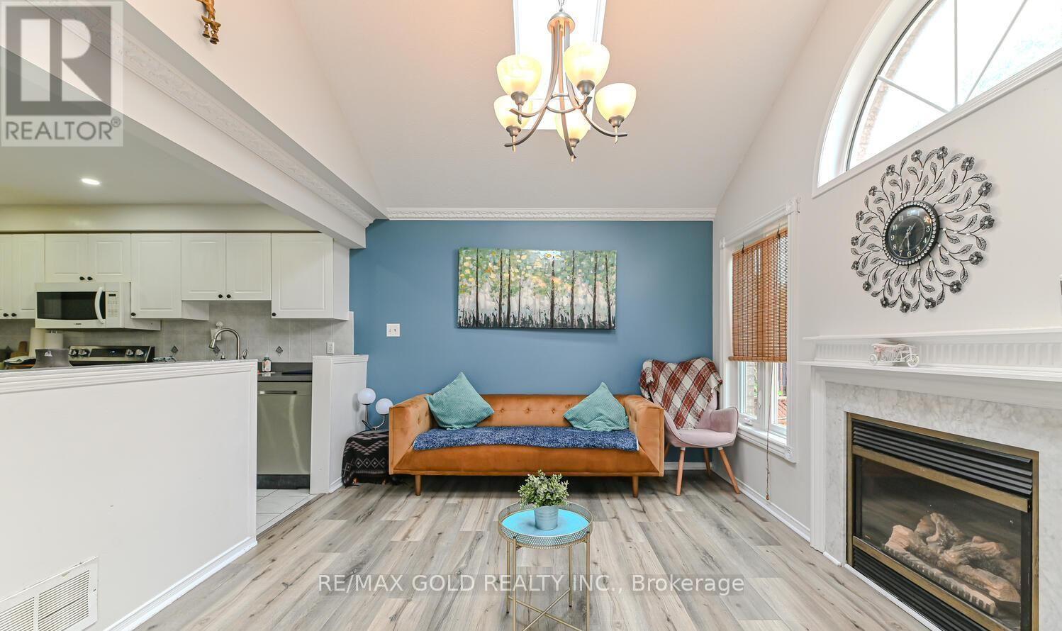 89 Black Forest Drive, Brampton, Ontario  L6R 2E6 - Photo 3 - W12490074