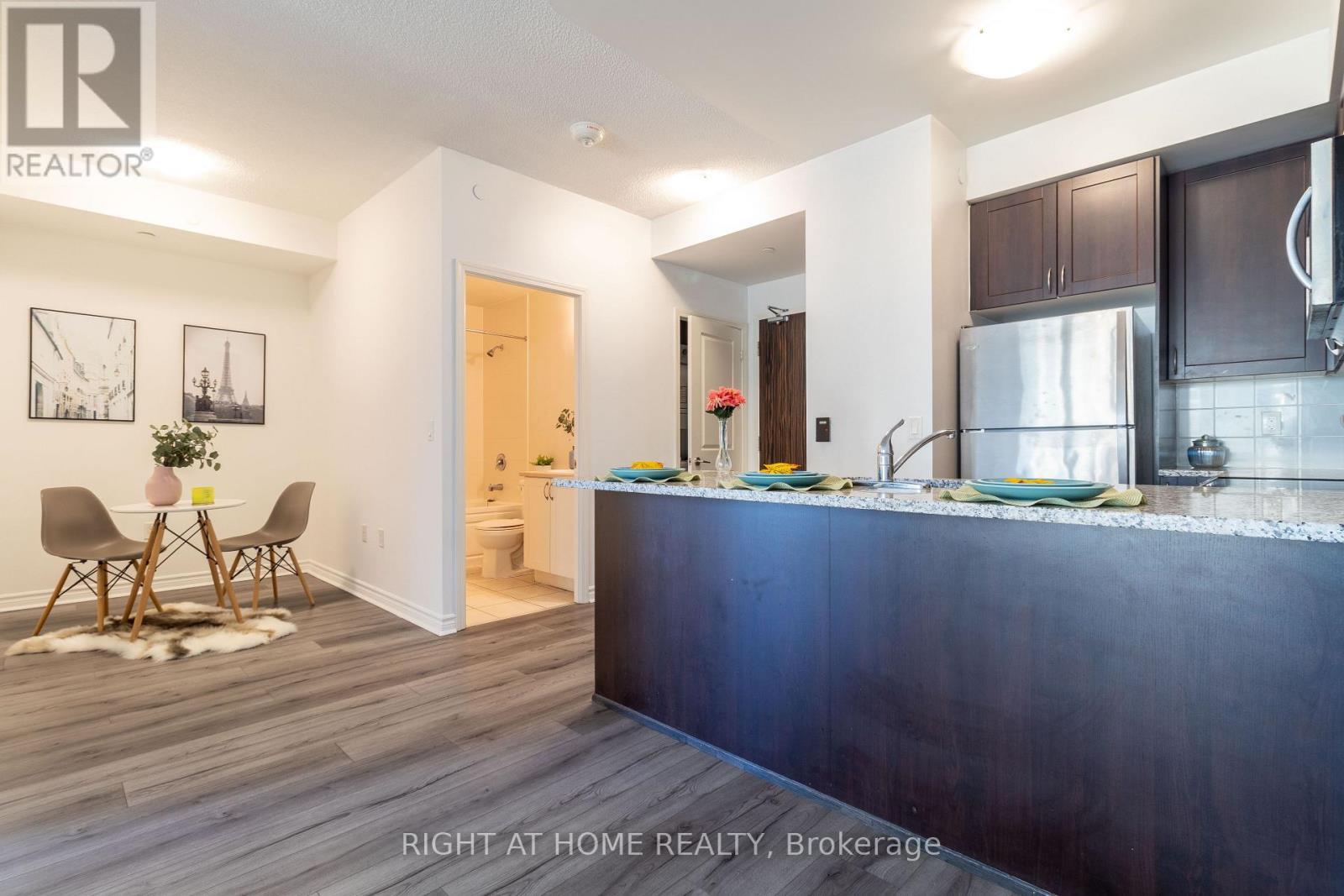 511 - 349 Rathburn Road W, Mississauga, Ontario  L5B 0G9 - Photo 10 - W12494312