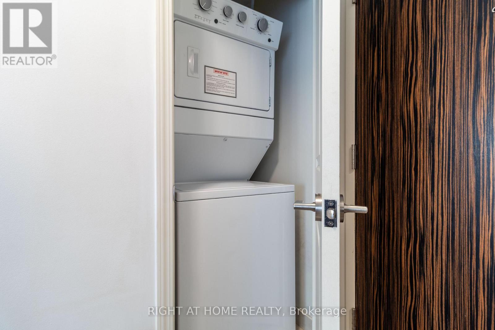 511 - 349 Rathburn Road W, Mississauga, Ontario  L5B 0G9 - Photo 13 - W12494312