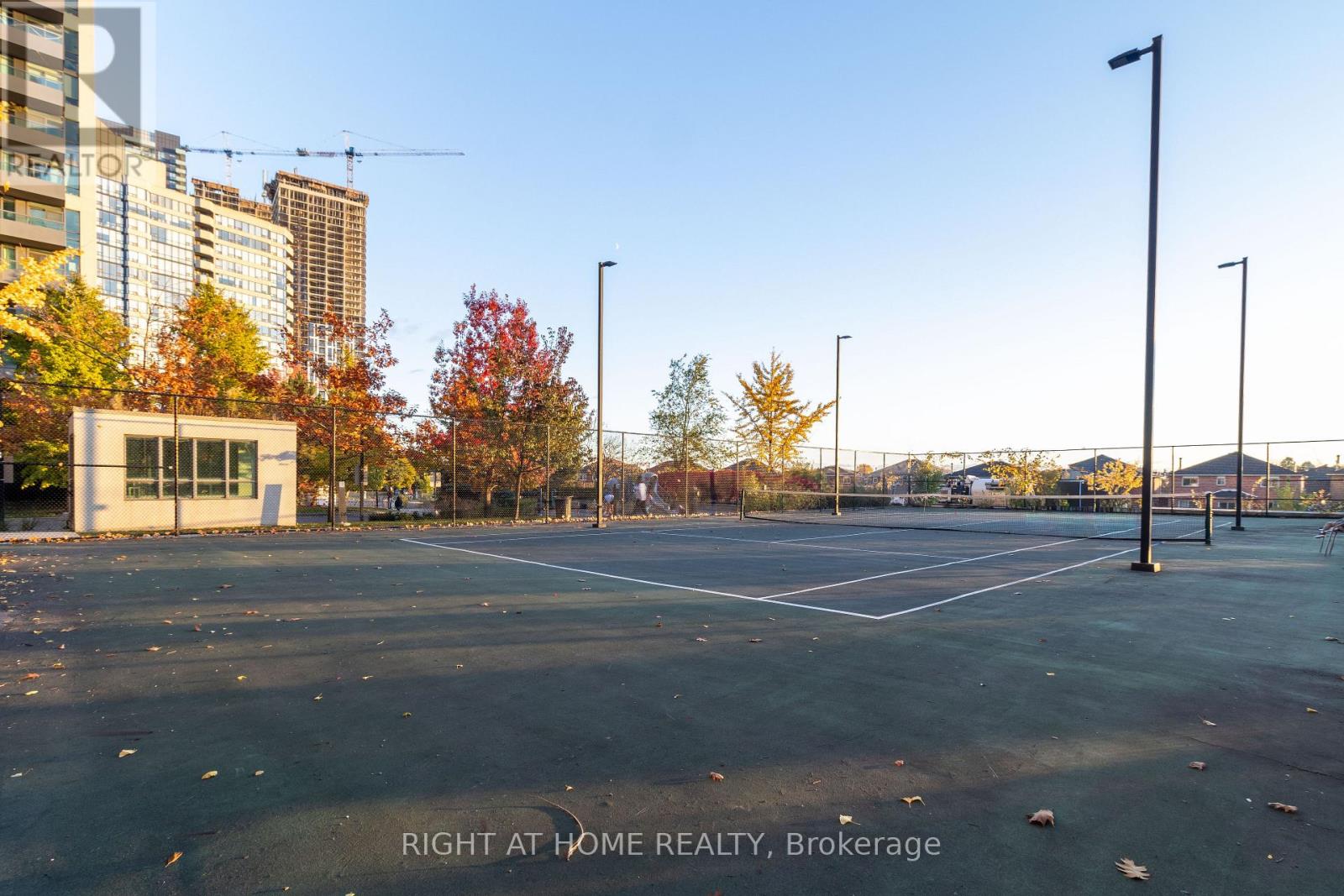 511 - 349 Rathburn Road W, Mississauga, Ontario  L5B 0G9 - Photo 24 - W12494312