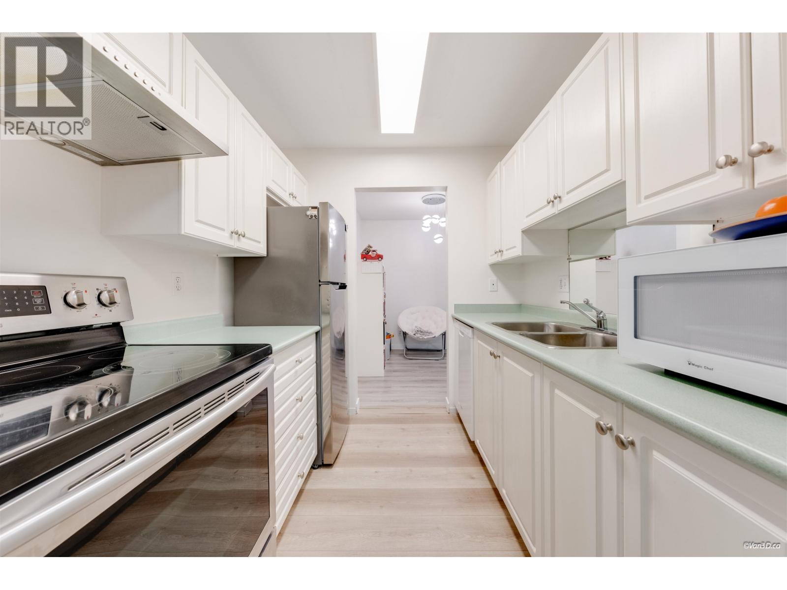 208 515 Whiting Way, Coquitlam, British Columbia  V3J 7W9 - Photo 9 - R3063375