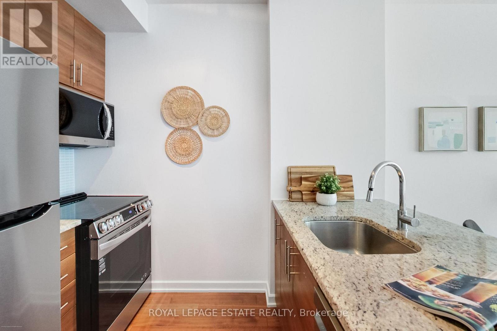 501 - 70 Forest Manor Road, Toronto, Ontario  M2J 0A9 - Photo 5 - C12494342