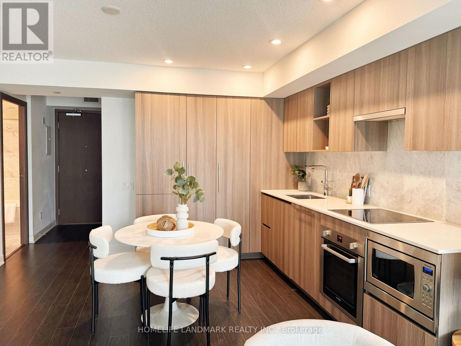 1110 - 19 Bathurst Street, Toronto, Ontario  M5V 0N2 - Photo 3 - C12494352