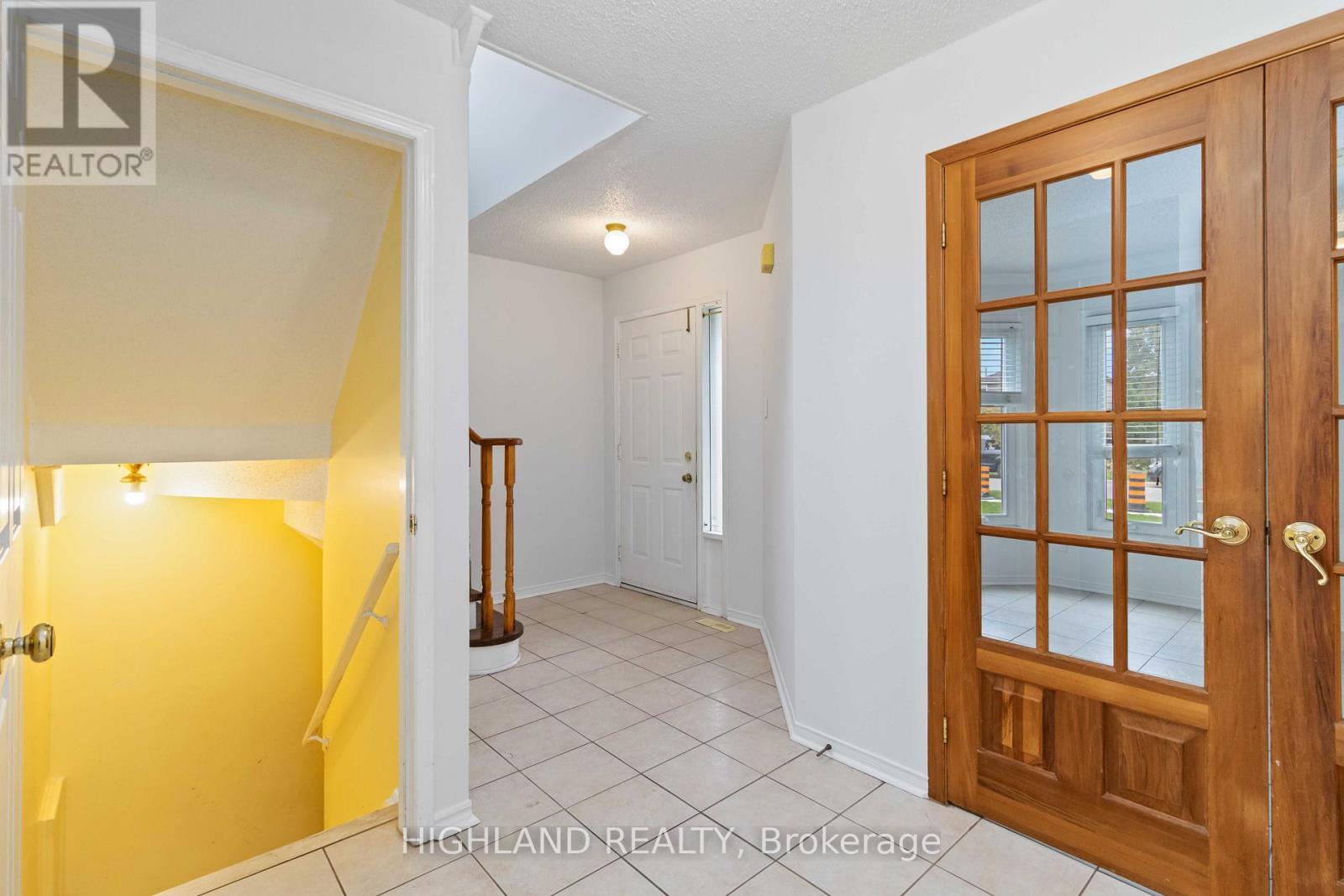 6329 Prairie Circle, Mississauga, Ontario  L5N 5V6 - Photo 3 - W12494340