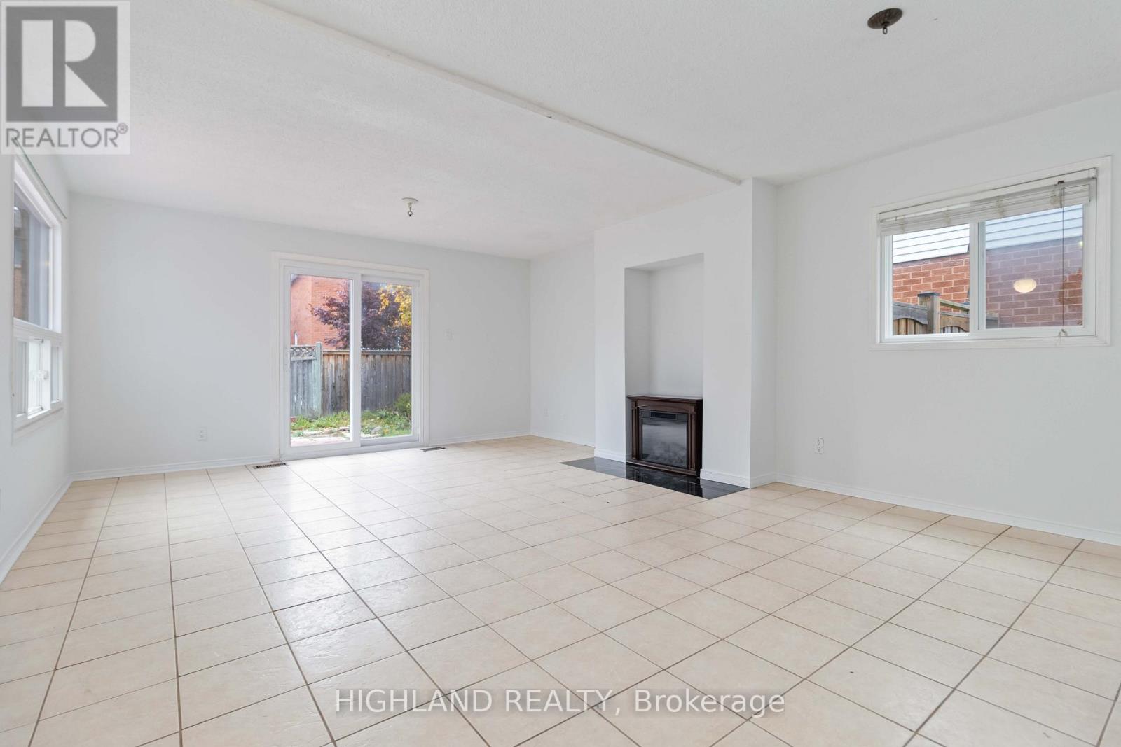 6329 Prairie Circle, Mississauga, Ontario  L5N 5V6 - Photo 6 - W12494340