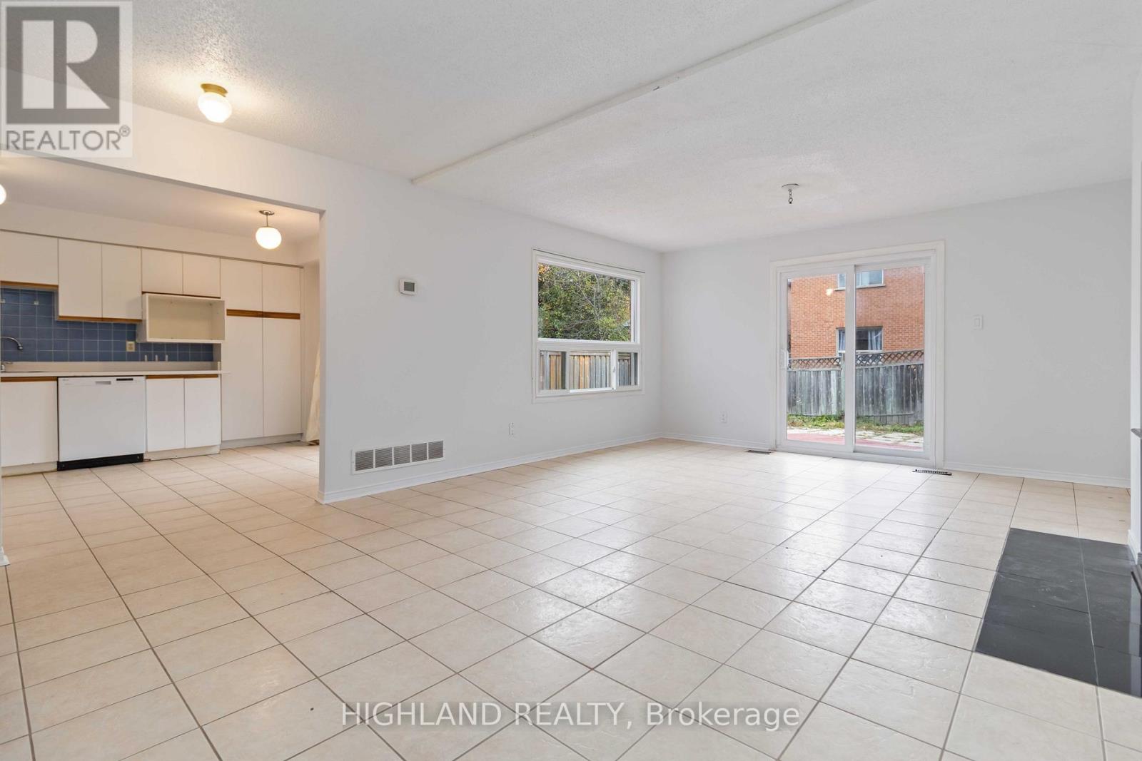 6329 Prairie Circle, Mississauga, Ontario  L5N 5V6 - Photo 7 - W12494340