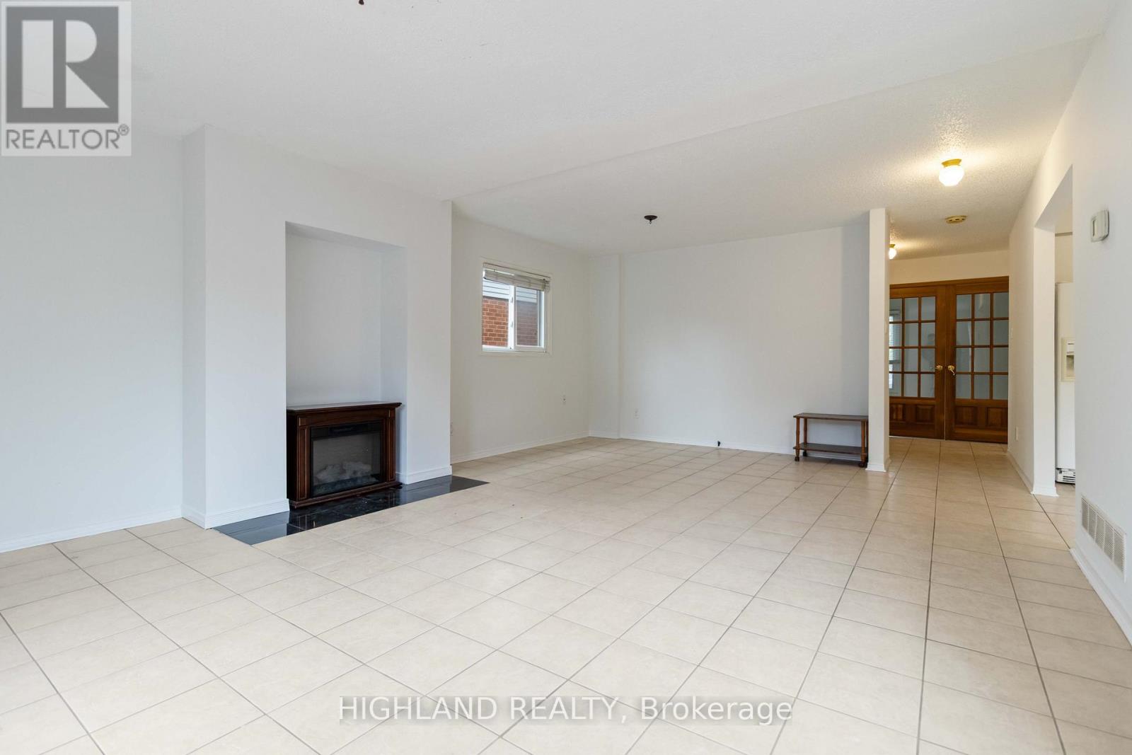 6329 Prairie Circle, Mississauga, Ontario  L5N 5V6 - Photo 8 - W12494340