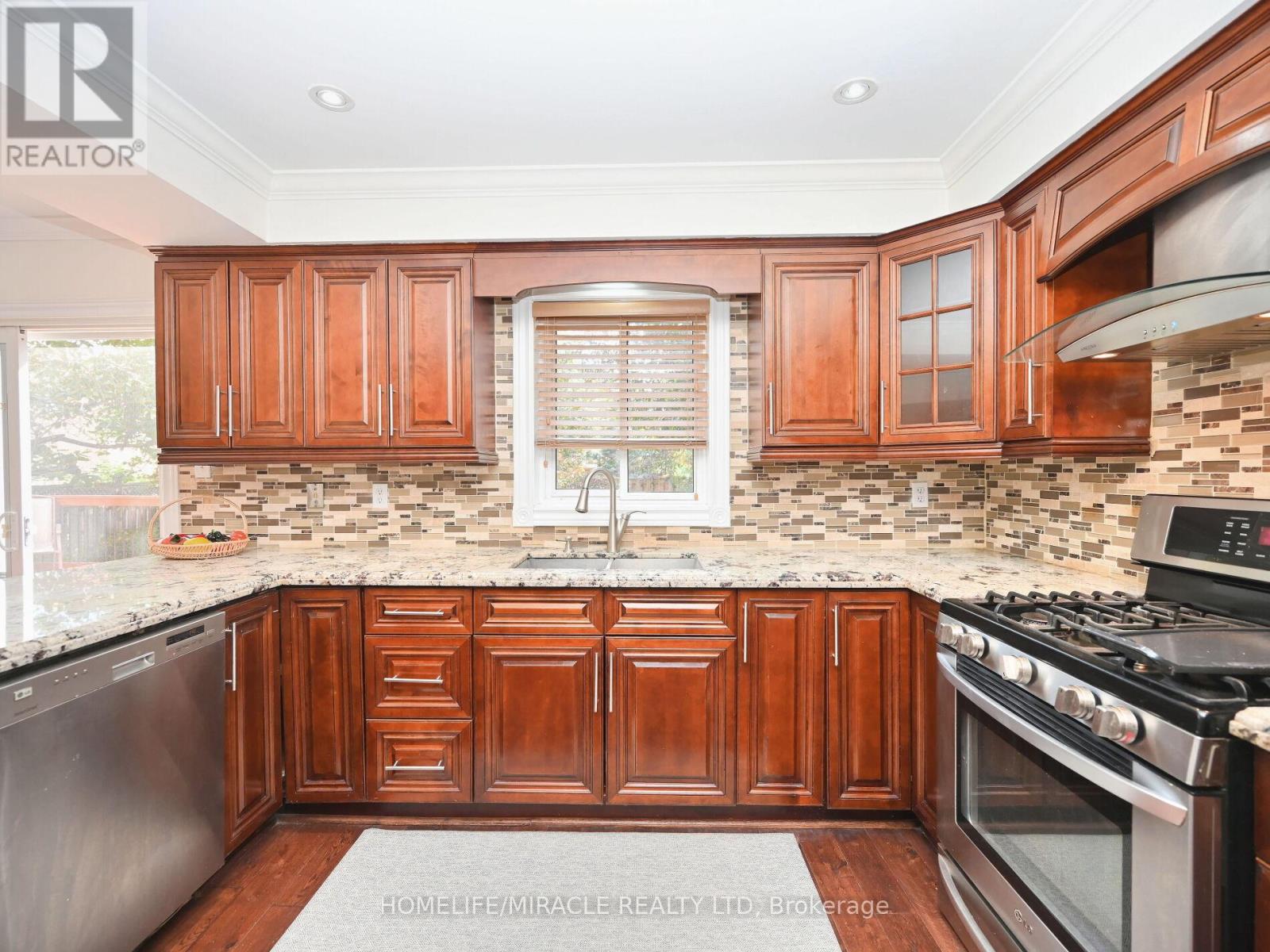 1184 Windsor Hill Boulevard, Mississauga, Ontario  L5V 1N9 - Photo 14 - W12494350