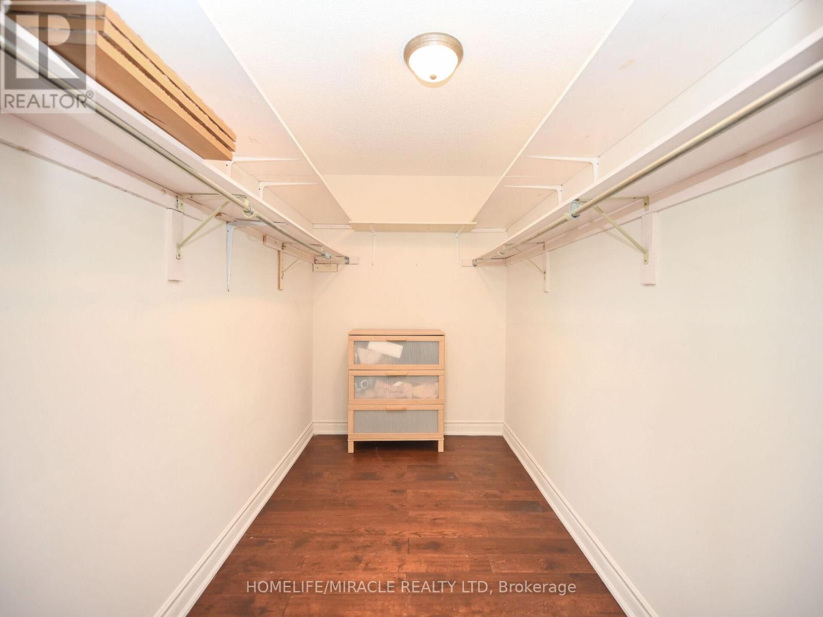 1184 Windsor Hill Boulevard, Mississauga, Ontario  L5V 1N9 - Photo 24 - W12494350