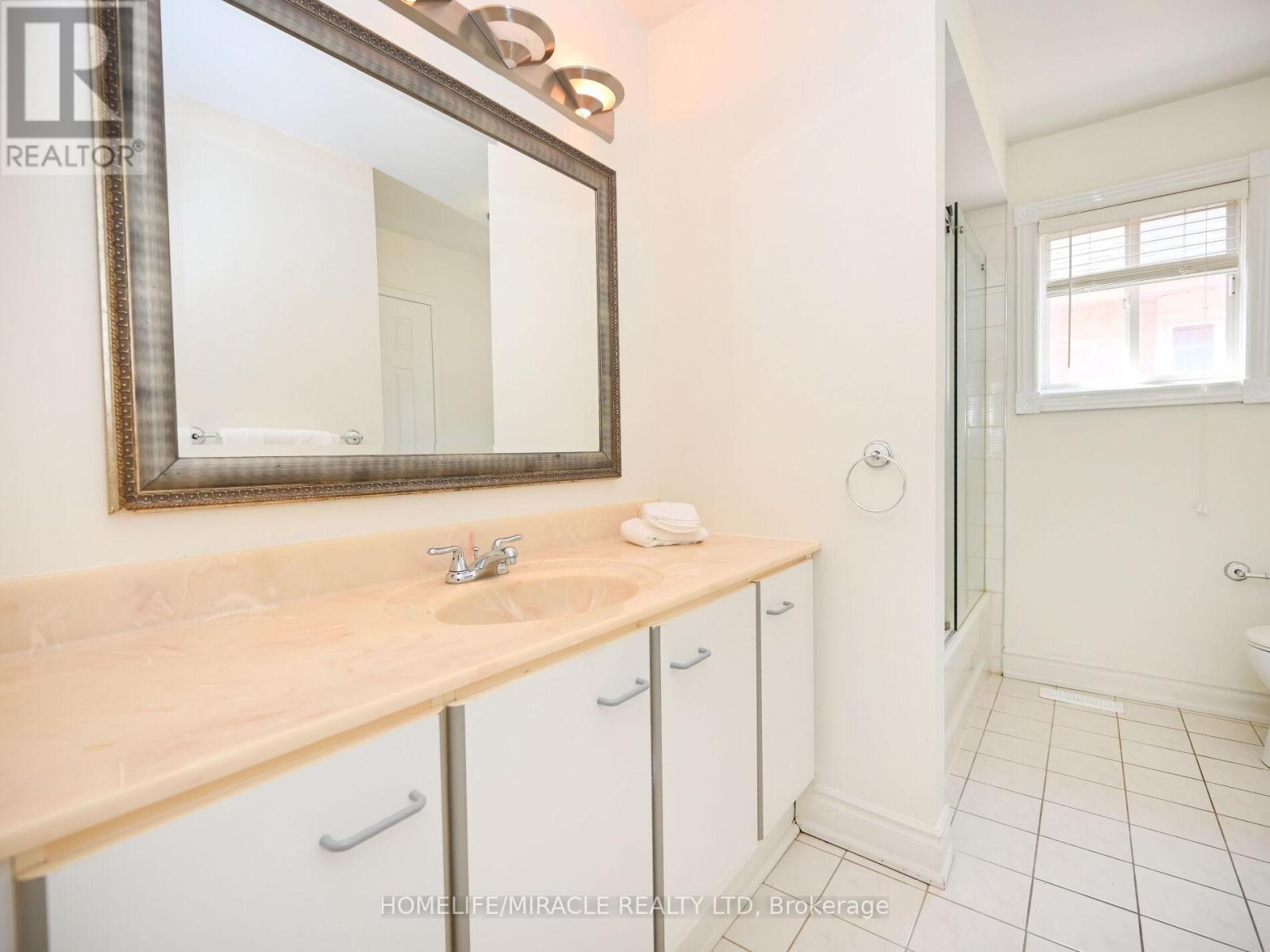 1184 Windsor Hill Boulevard, Mississauga, Ontario  L5V 1N9 - Photo 31 - W12494350