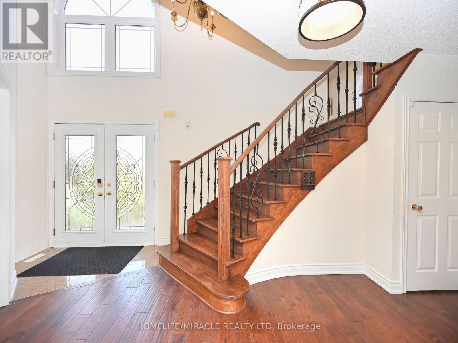 1184 Windsor Hill Boulevard, Mississauga, Ontario  L5V 1N9 - Photo 4 - W12494350