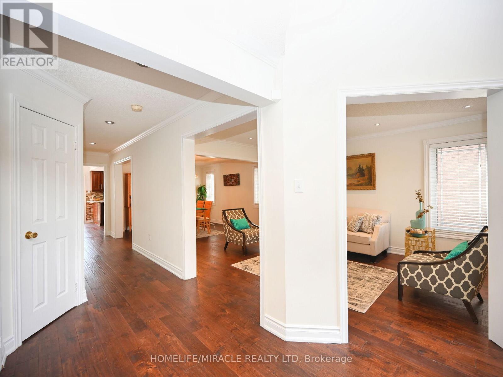 1184 Windsor Hill Boulevard, Mississauga, Ontario  L5V 1N9 - Photo 5 - W12494350