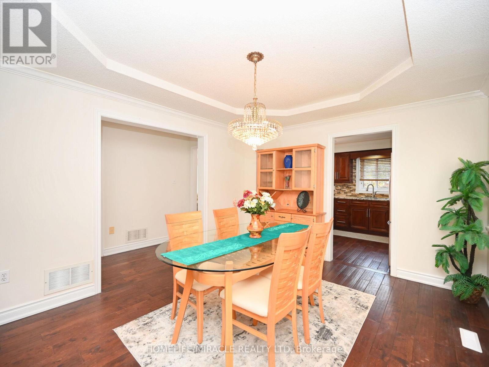 1184 Windsor Hill Boulevard, Mississauga, Ontario  L5V 1N9 - Photo 9 - W12494350