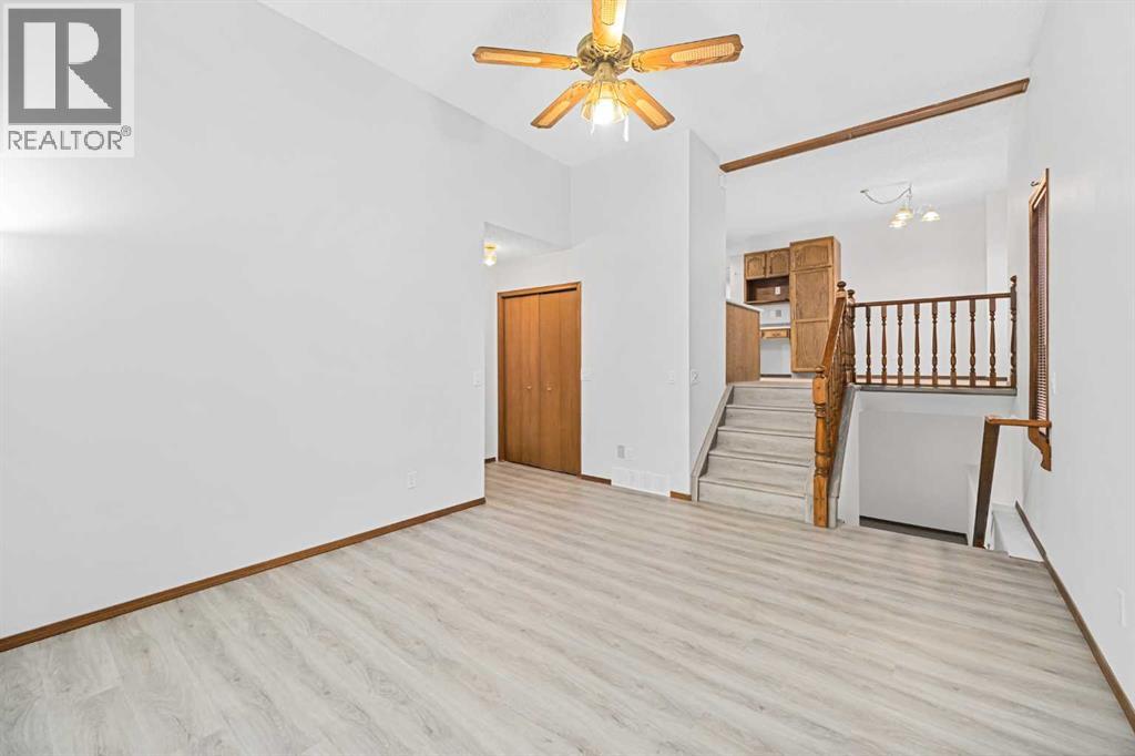 211 Sandstone Drive Nw, Calgary, Alberta  T3K 3C4 - Photo 9 - A2174813