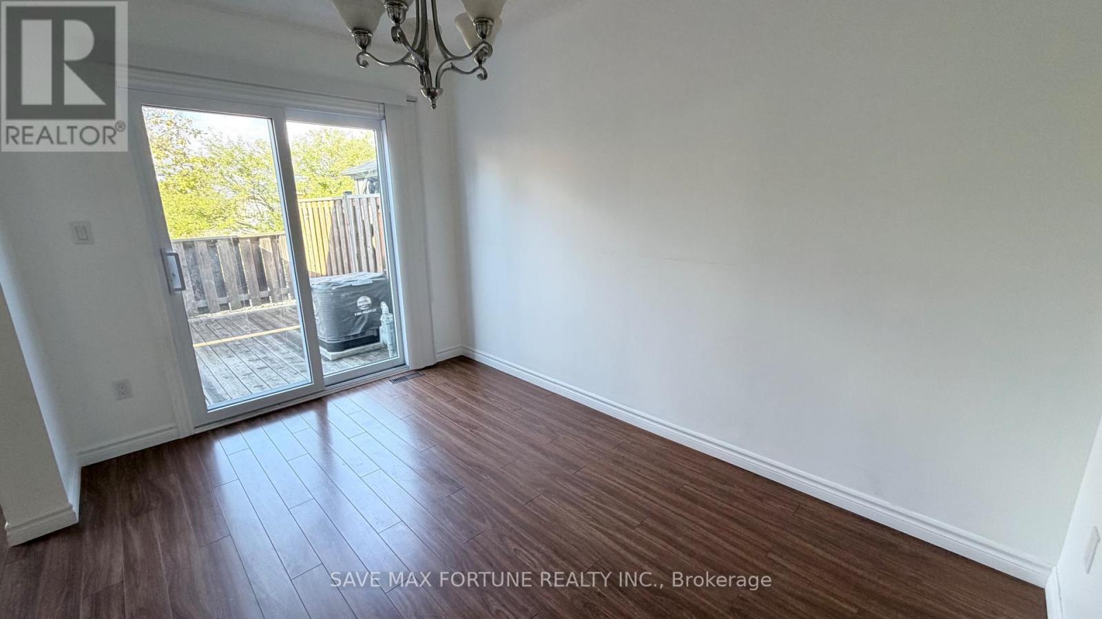 27 - 1 Royalwood Court, Hamilton, Ontario  L8E 4Y2 - Photo 13 - X12494344