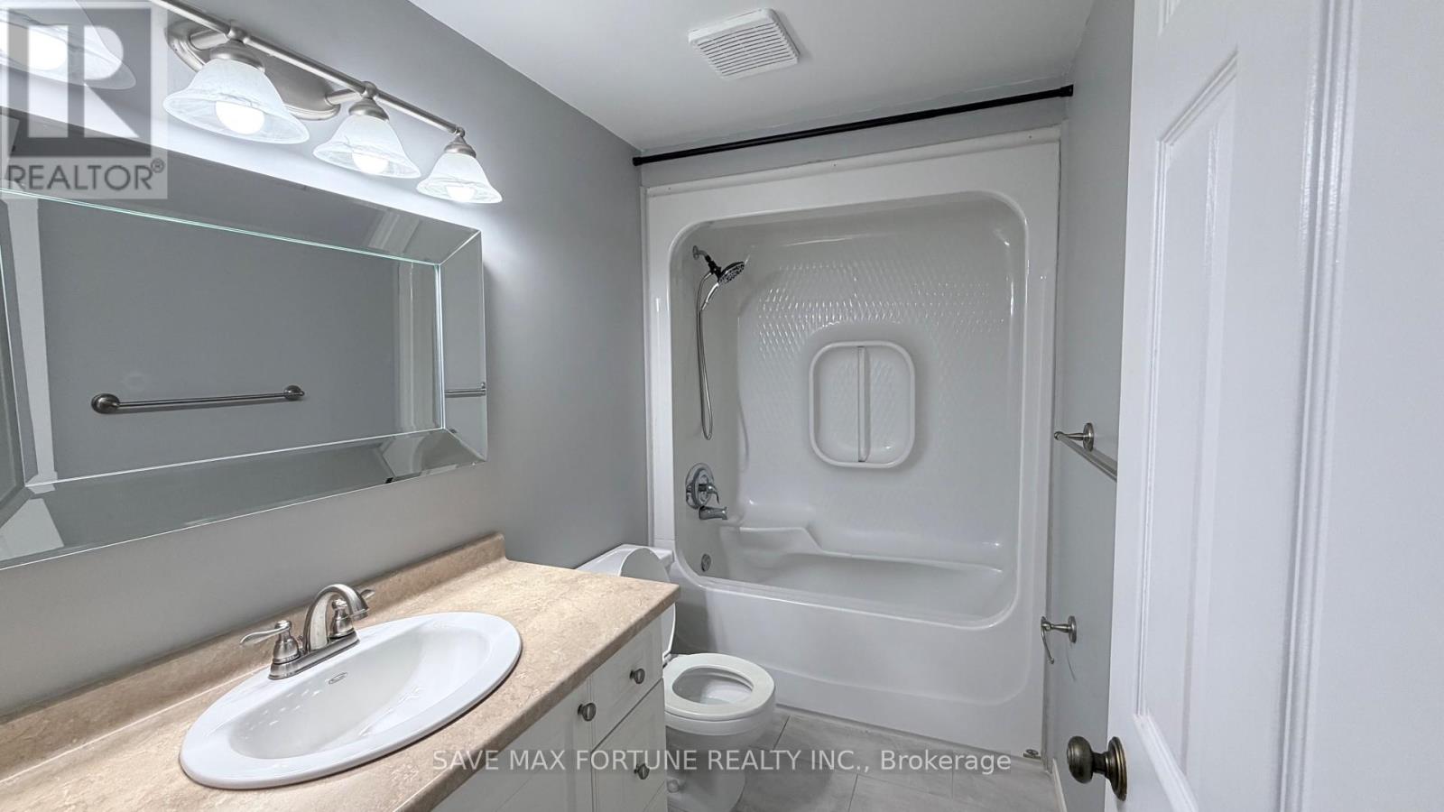 27 - 1 Royalwood Court, Hamilton, Ontario  L8E 4Y2 - Photo 20 - X12494344