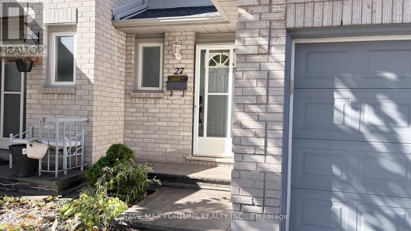 27 - 1 Royalwood Court, Hamilton, Ontario  L8E 4Y2 - Photo 3 - X12494344