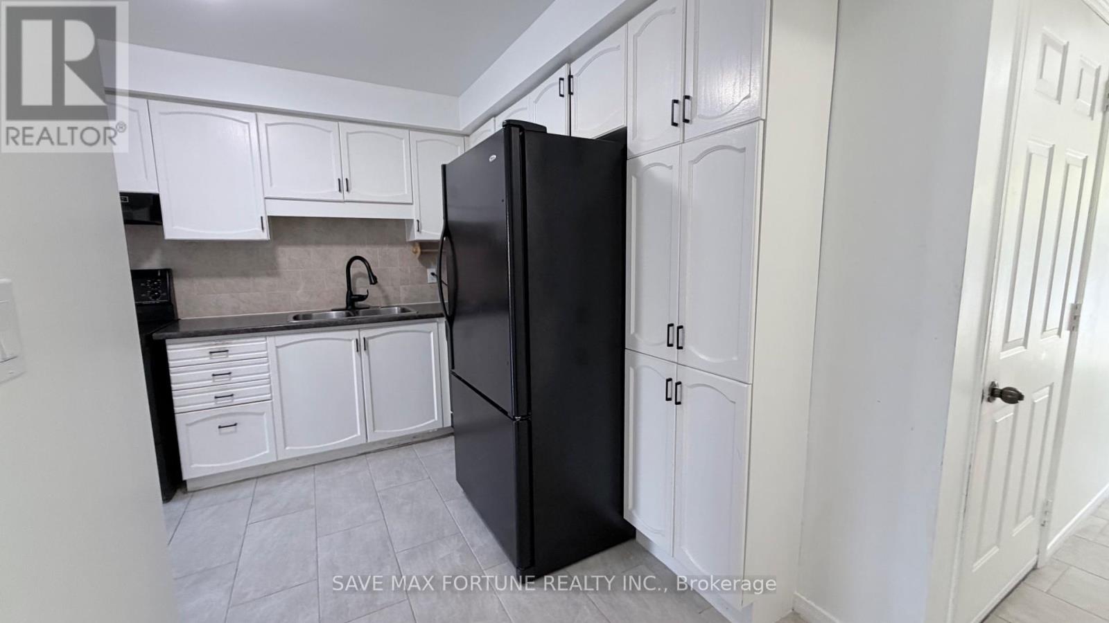 27 - 1 Royalwood Court, Hamilton, Ontario  L8E 4Y2 - Photo 9 - X12494344