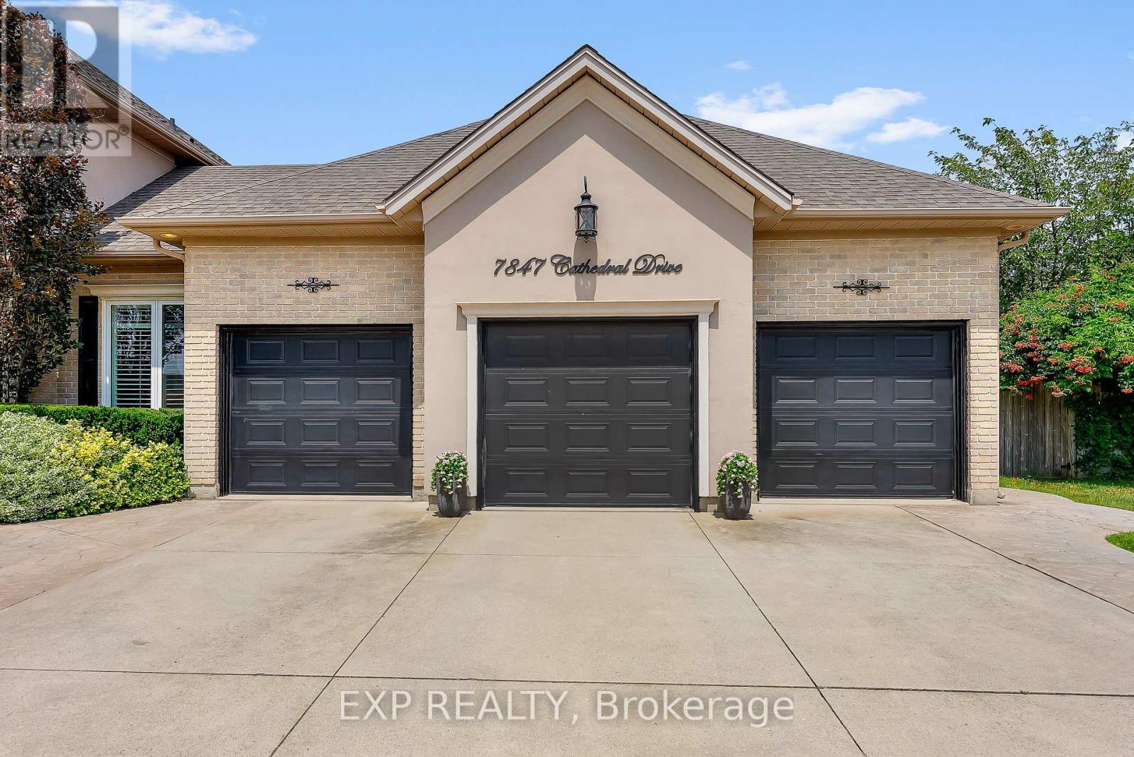 7847 Cathedral Drive, Niagara Falls, Ontario  L2H 2Z3 - Photo 2 - X12494382