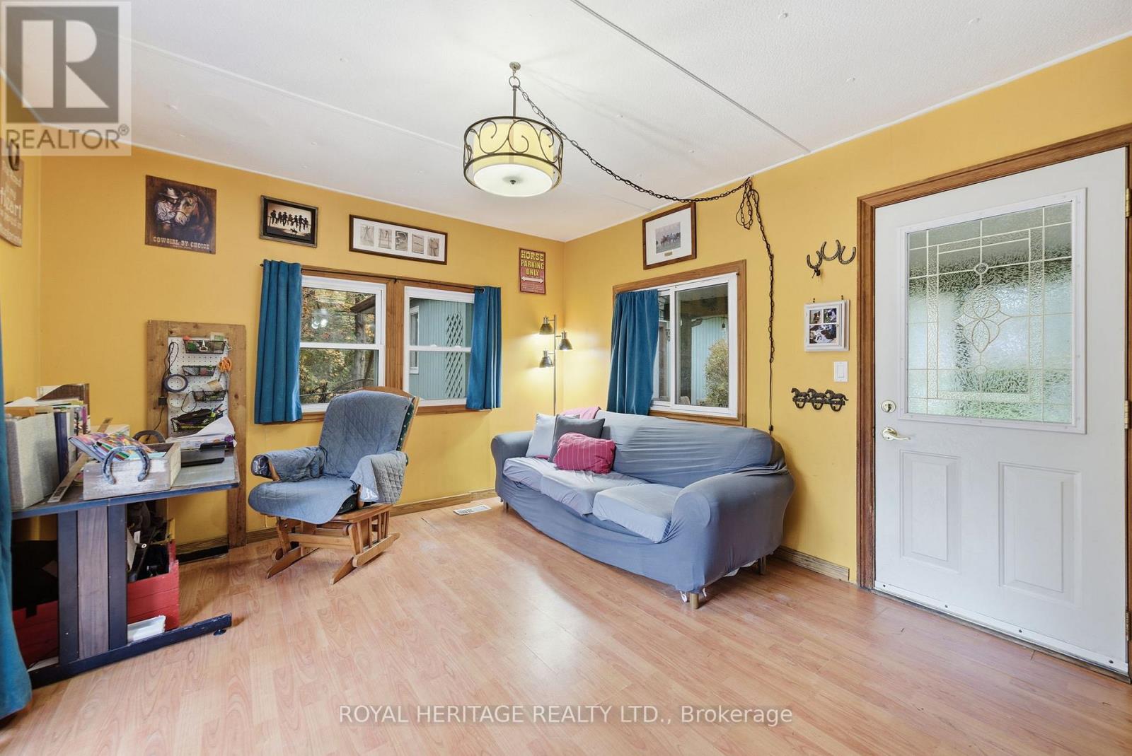 105 Glengarry Road, Kawartha Lakes (Manvers), Ontario  L0A 1A0 - Photo 11 - X12494398