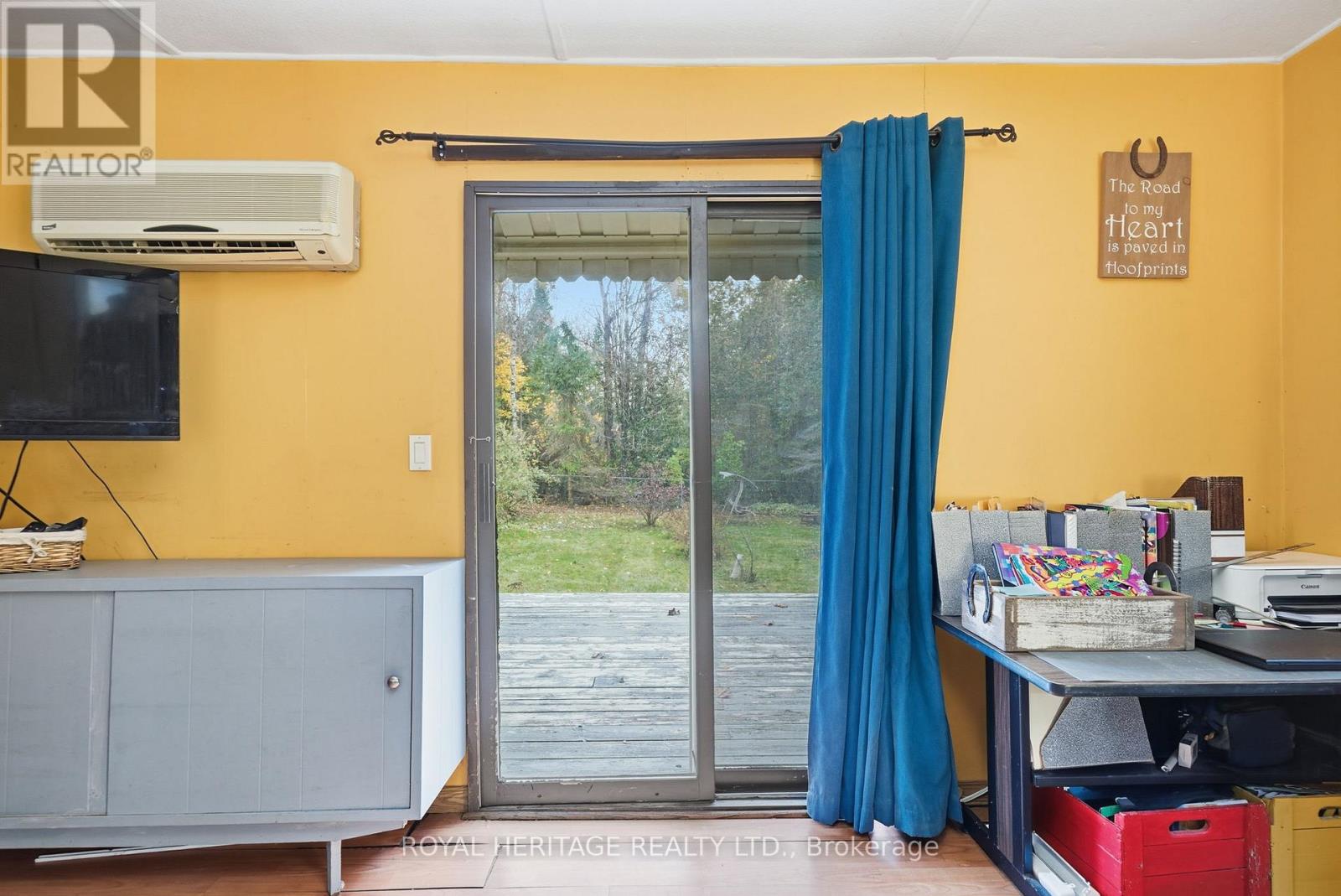 105 Glengarry Road, Kawartha Lakes (Manvers), Ontario  L0A 1A0 - Photo 12 - X12494398