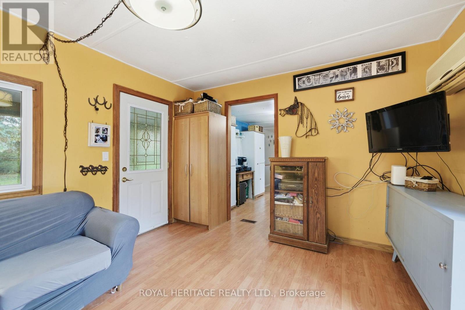 105 Glengarry Road, Kawartha Lakes (Manvers), Ontario  L0A 1A0 - Photo 13 - X12494398