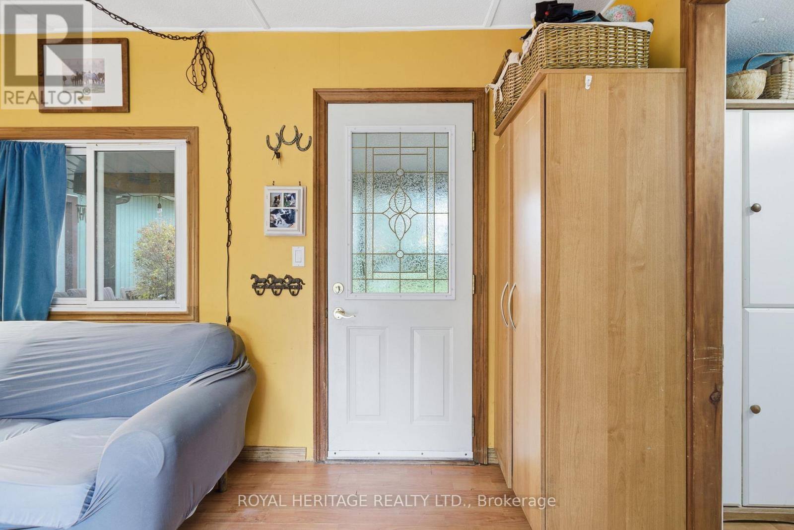 105 Glengarry Road, Kawartha Lakes (Manvers), Ontario  L0A 1A0 - Photo 5 - X12494398