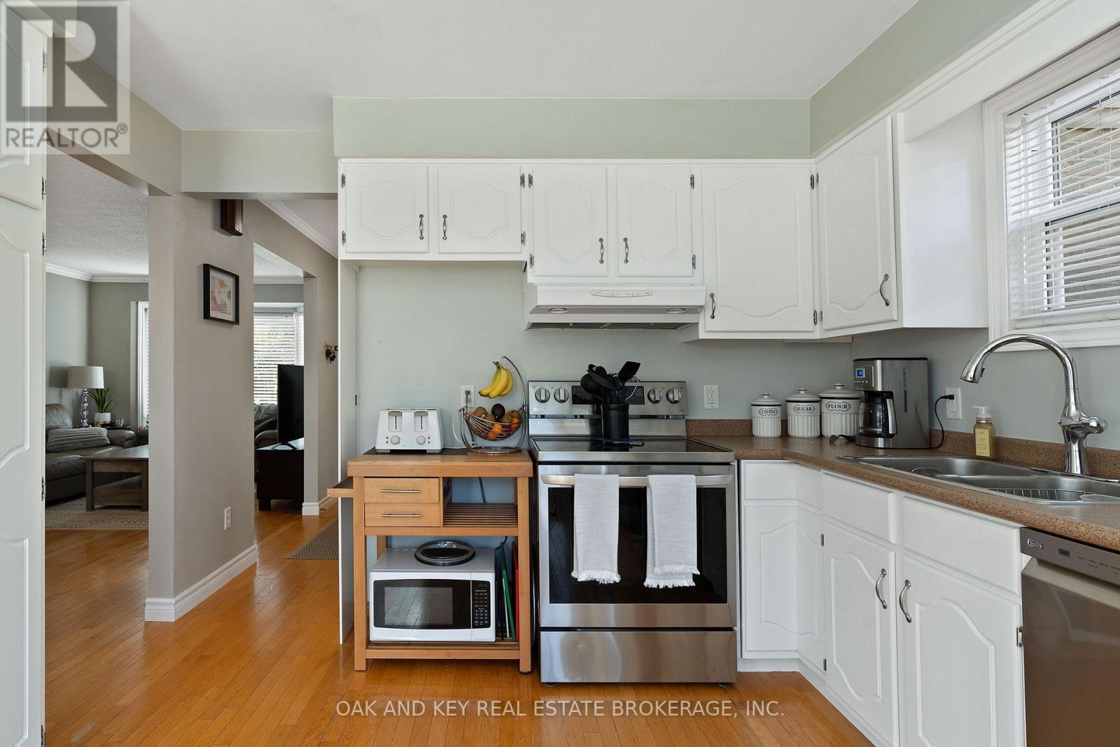 143 Golfview Road, London South (South Q), Ontario  N6C 5V4 - Photo 10 - X12494426