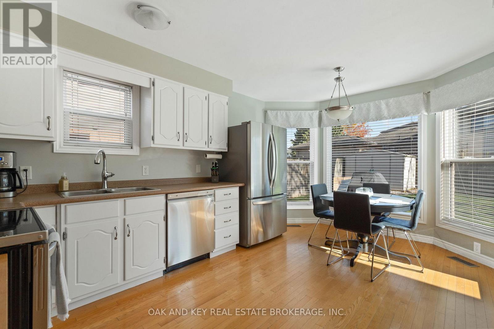 143 Golfview Road, London South (South Q), Ontario  N6C 5V4 - Photo 8 - X12494426