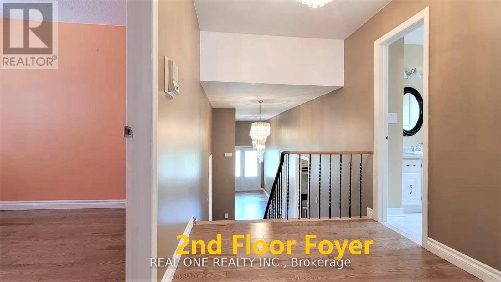 Upper - 2405 Benedet Drive, Mississauga, Ontario  L5J 4H5 - Photo 14 - W12494364