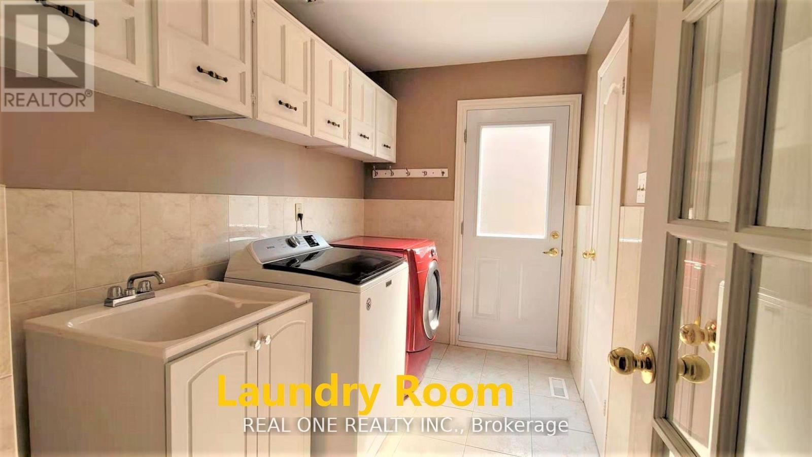 Upper - 2405 Benedet Drive, Mississauga, Ontario  L5J 4H5 - Photo 17 - W12494364