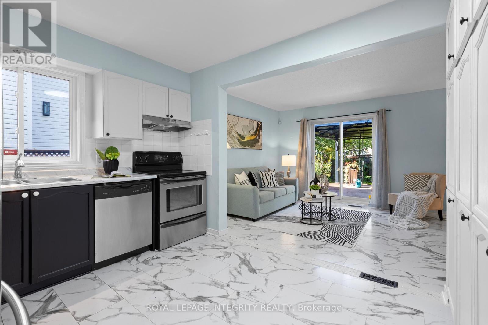 11 Royal Field Crescent, Ottawa, Ontario  K2J 4G1 - Photo 7 - X12494448