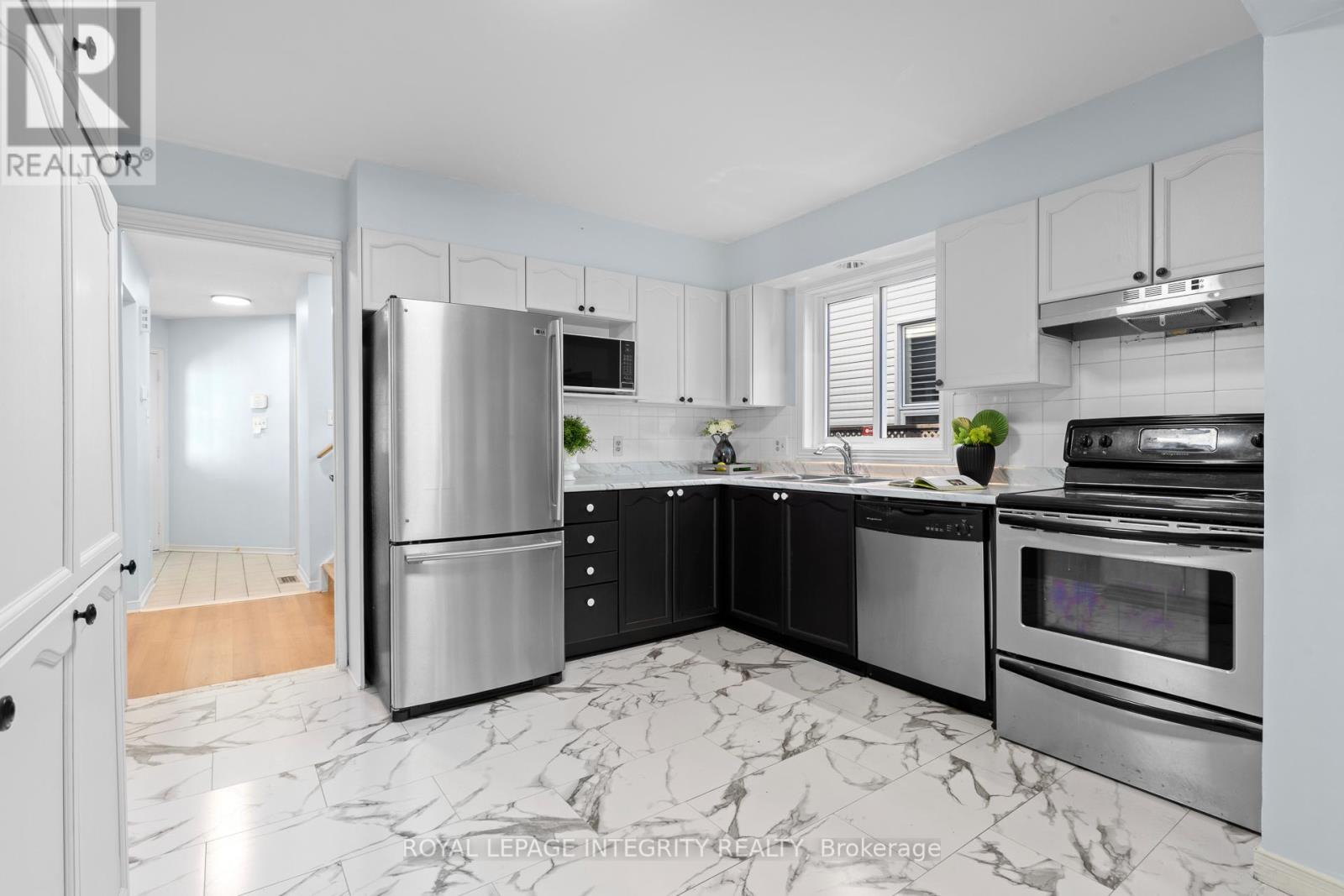 11 Royal Field Crescent, Ottawa, Ontario  K2J 4G1 - Photo 8 - X12494448